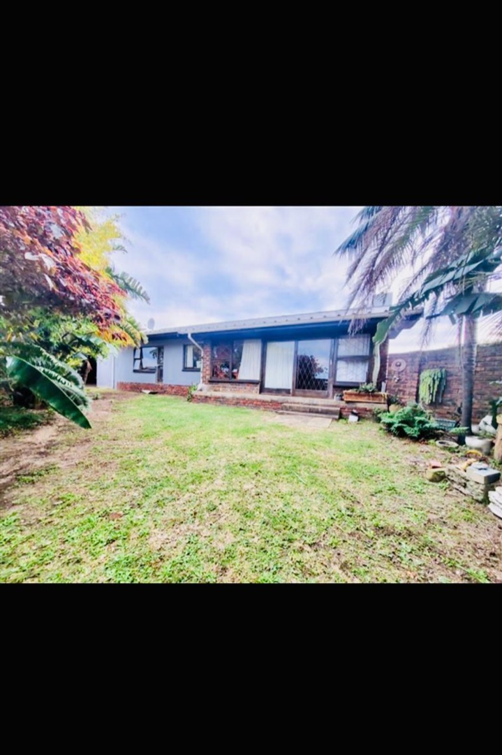 6 Bedroom Property for Sale in Gonubie Eastern Cape